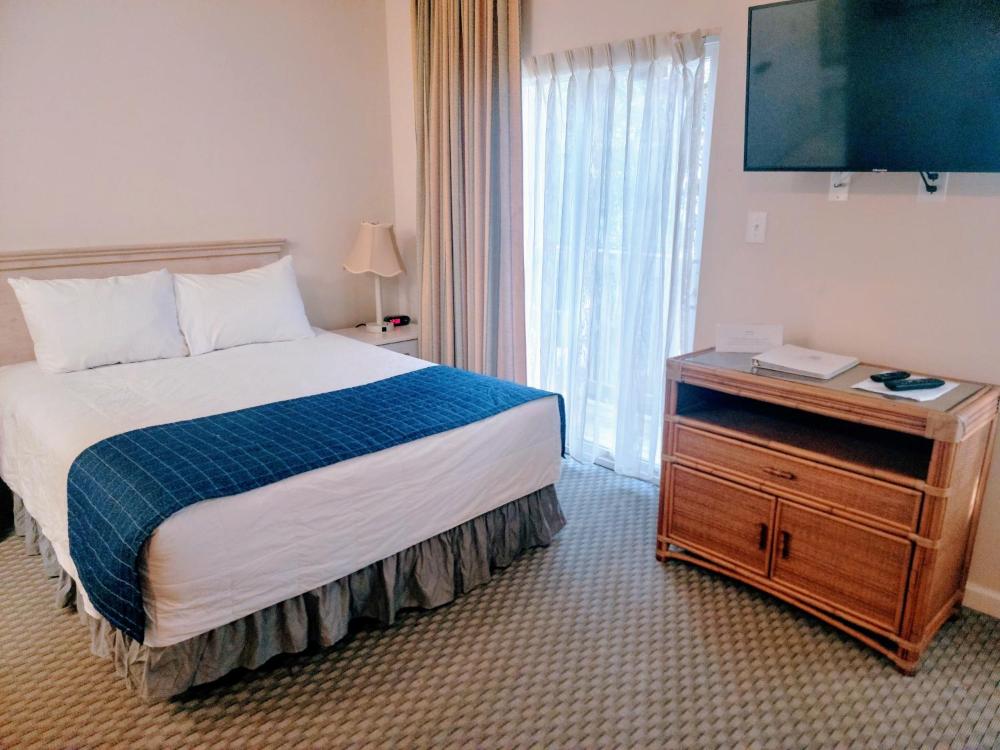 Queen Suite interior